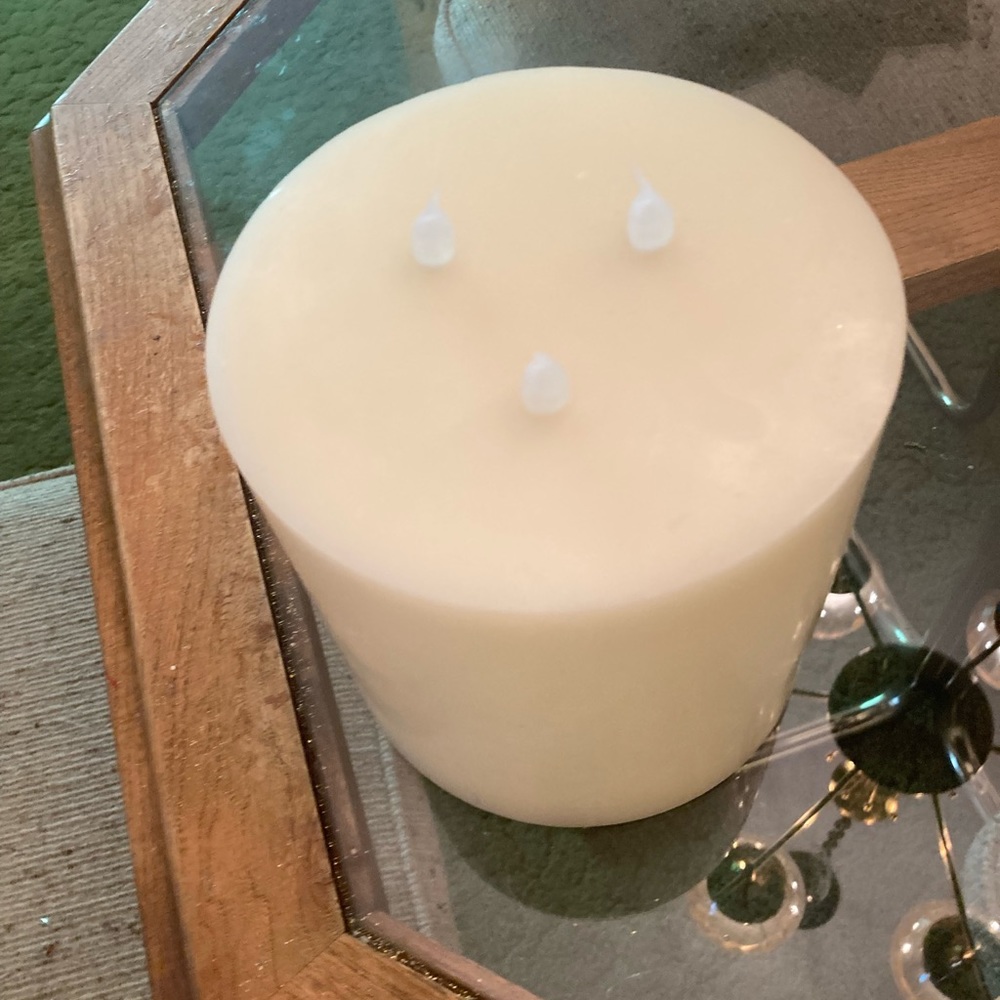 Battery operated wax candle vanilla scented